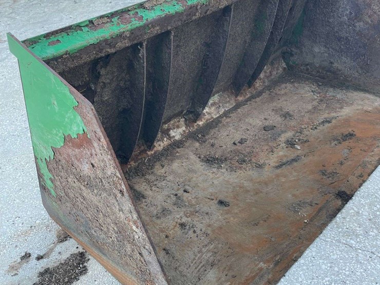 7'-euro-style-high-capacity-loader-bucket-image-3