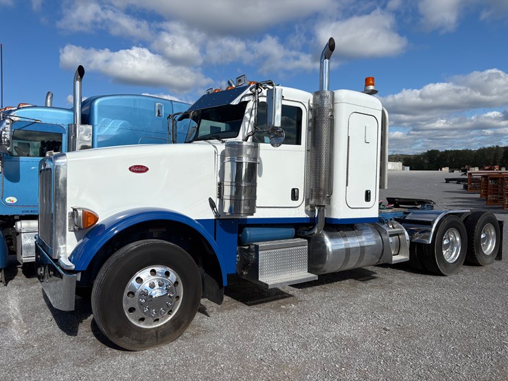 #29320-•-peterbilt-tandem-axle-truck-tractor-image-1