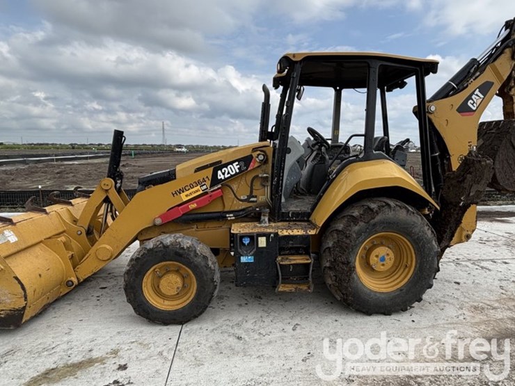 2018-caterpillar-420f2-image-1