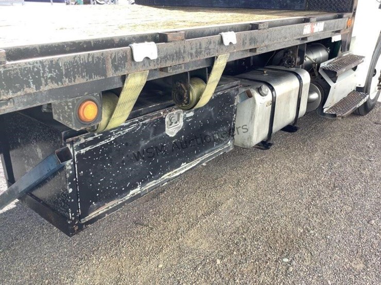 2012-freightliner-m2-f/b-image-12