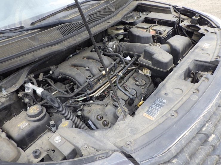 2016-ford-explorer-image-12