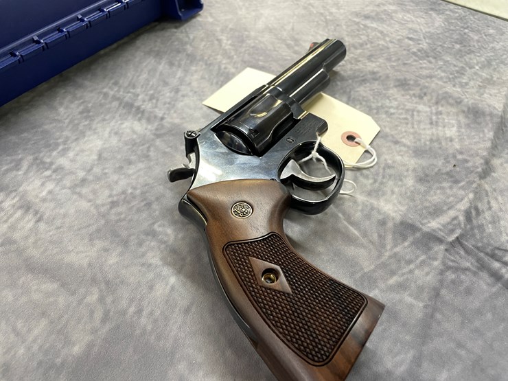 #4034-•-smith-&-wesson-model-19,-sn:-eet8002-image-8