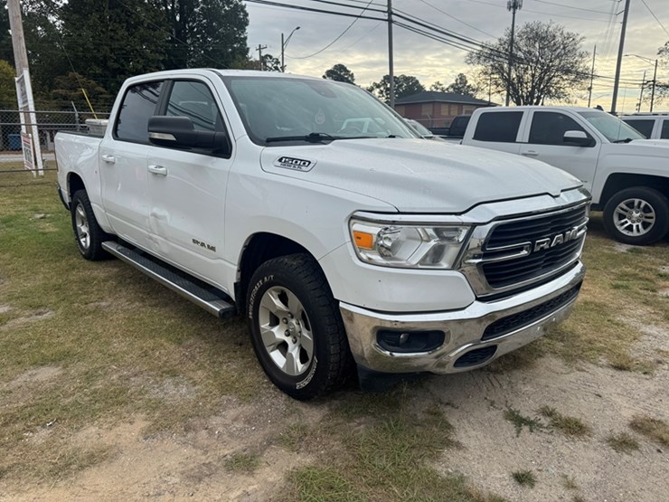 2021-ram-1500-big-horn-image-2