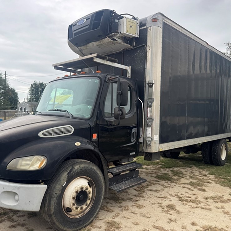 2007 FREIGHTLINER M2 BUSINESS CLASS STRAIGHT TRUC, CARRIER REFRIGERATED BOX, 6-SPEED MANUAL TRANS,