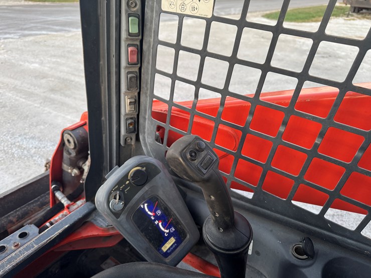 kubota-ssv65-image-27