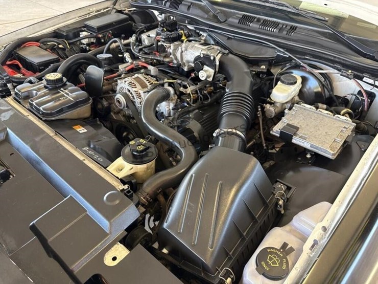 2006-ford-crown-victoria-sdn-image-13