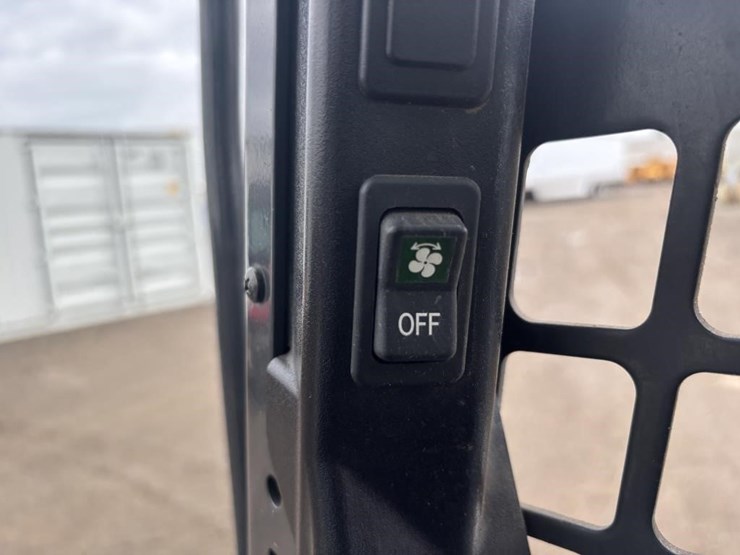 2021-bobcat-t770-image-26