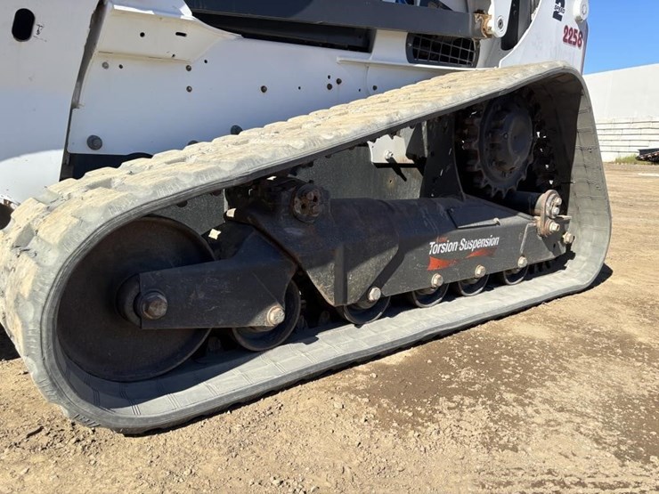 2022-bobcat-t870-image-14