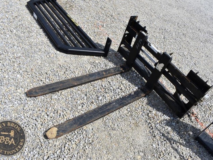 agt-skid-steer-pallet-forks,-48"-forks,-4,000-lbs-capacity,-serial-2076-image-1