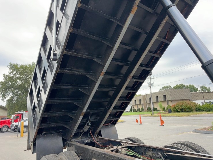 2014-caterpillar-ct660-image-20