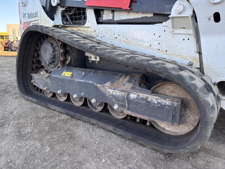 2022-bobcat-t740-image-18