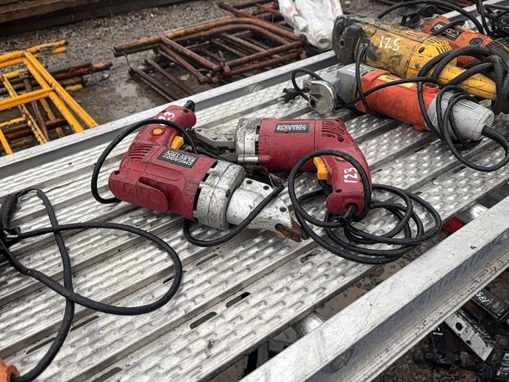 (2)-chicago-electric-swivel-head-shears.-11-guage-capacity-support-equipment-image-1