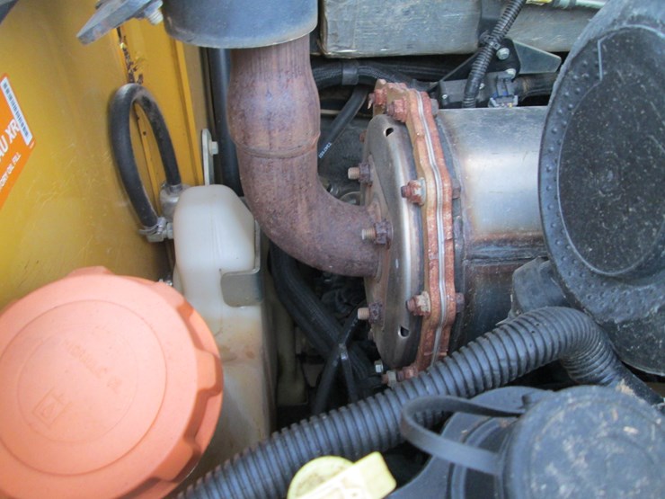 deere-323e-image-17