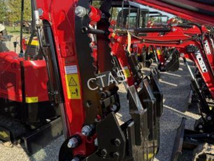 #50-•-mini-excavator---gas---*broken-front-glass*-image-6
