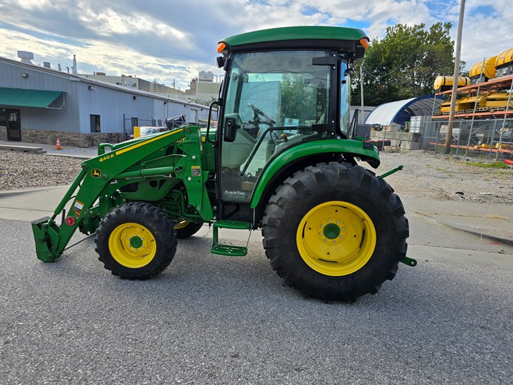 john-deere-4044r-image-8