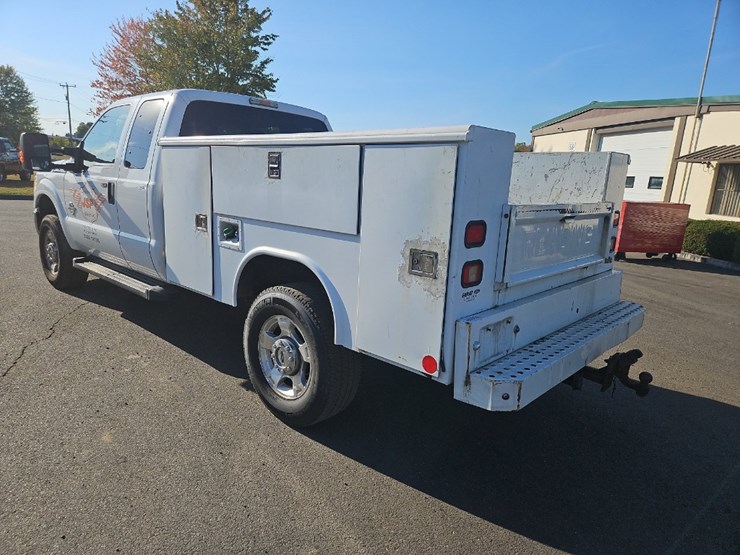 2015-ford-f350-xlt-image-3