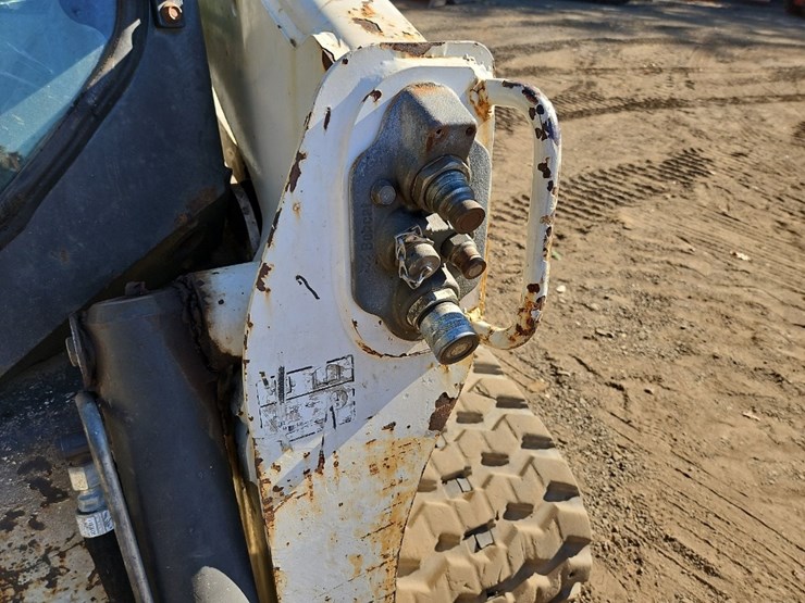 2011-bobcat-t770-image-11