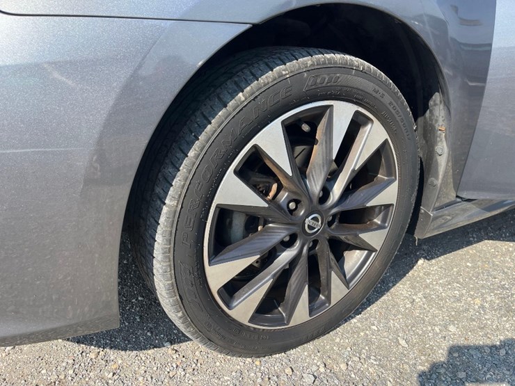 2017-nissan-sentra-sr-sedan-image-12