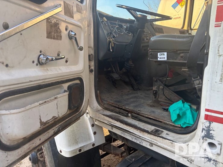 ford-l8000-image-41
