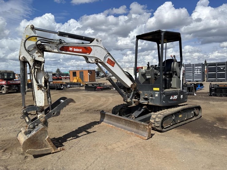 2023-bobcat-e35-image-1