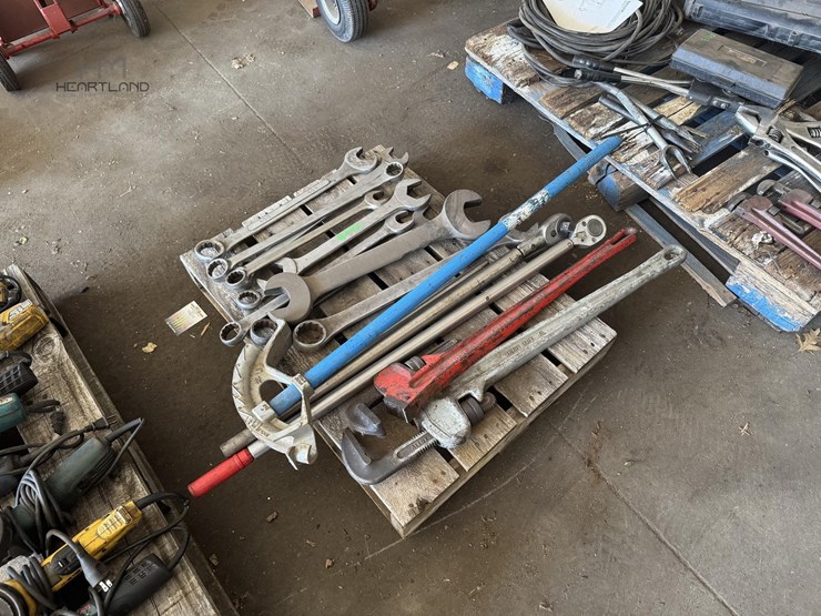 lot-of-large-industrial-wrenches-&-pipe-lot-of-large-industrial-wrenches-&-pipe-image-2