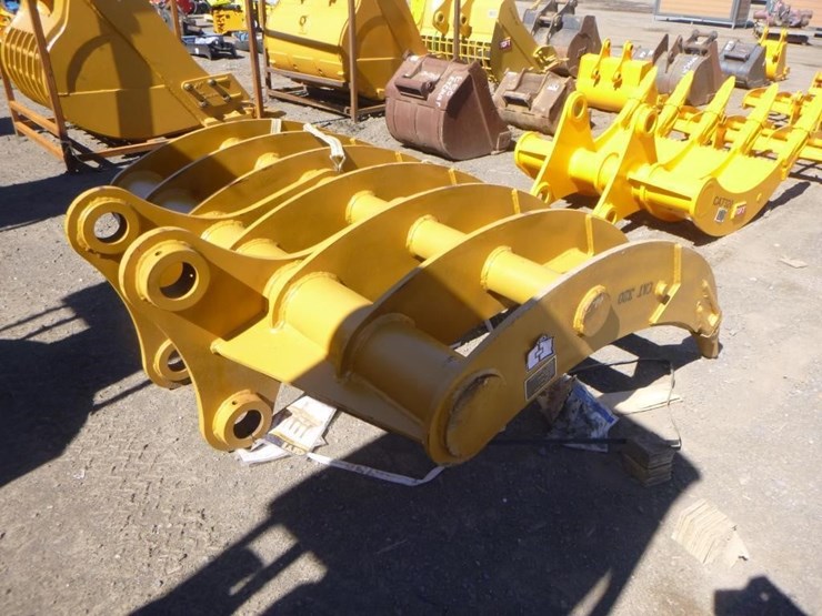 caterpillar-320-image-3
