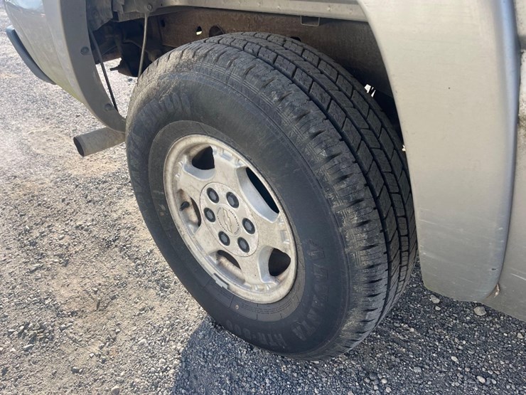 2002-chevroloet-silverado-pick-up-truck-image-14