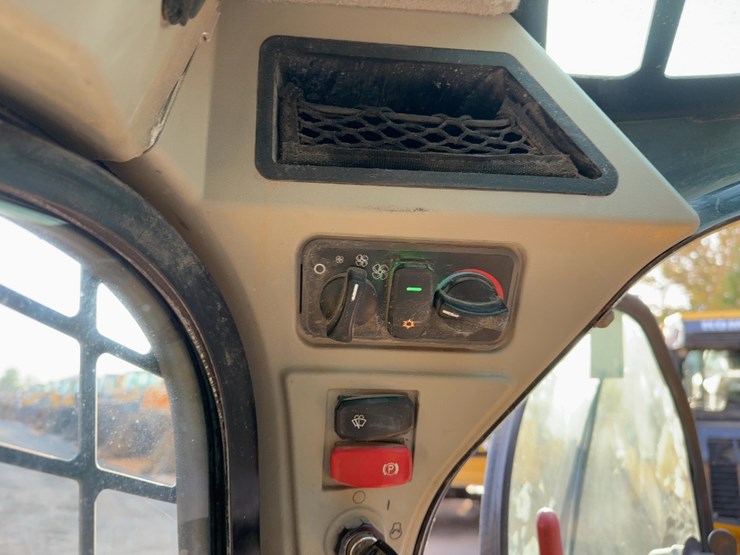 2021-caterpillar-259d3-image-24