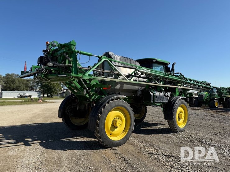 2021-john-deere-r4044-image-13