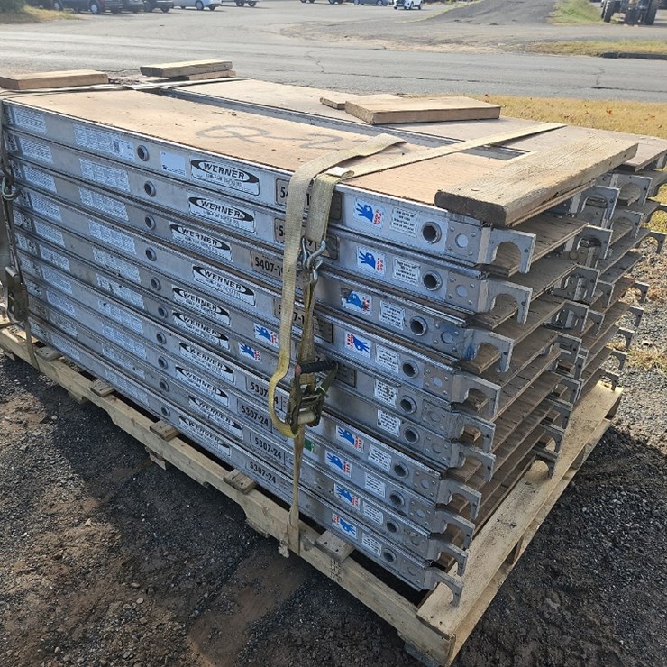 QUANTITY OF WERNER ALUMINUM PLANKS