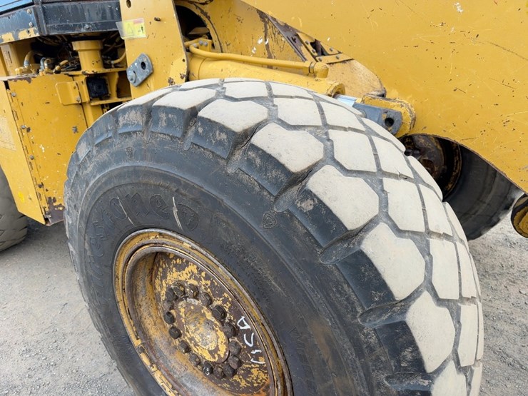 2011-caterpillar-938h-image-12