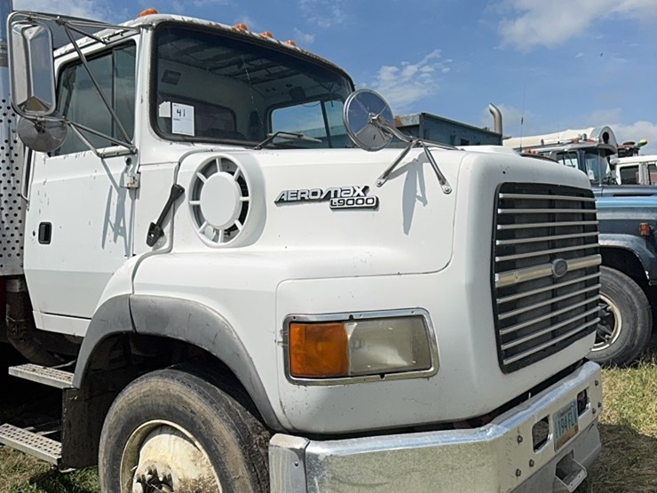 1995-ford-l9000-image-24