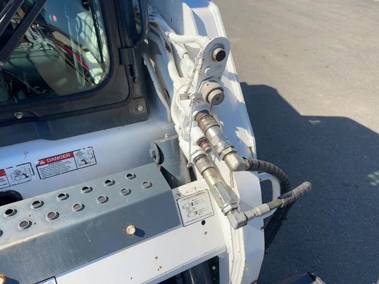 2009-bobcat-s160-image-10