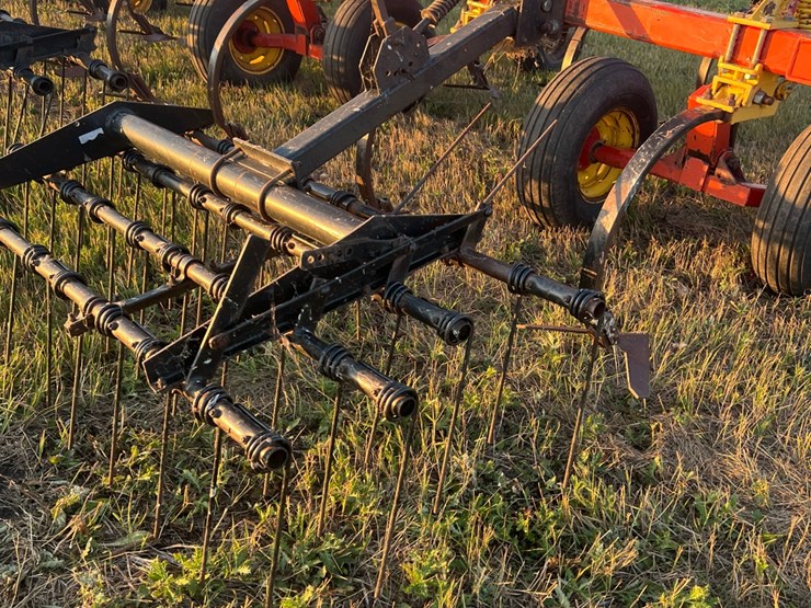54’-bourgault-chisel,-12”-space,-heavy-harrows,-note:-hitch-slightly-bent-in-one-spot,-doesn’t-affect-performance-of-machine-as-hitch-is-floating.-image-28