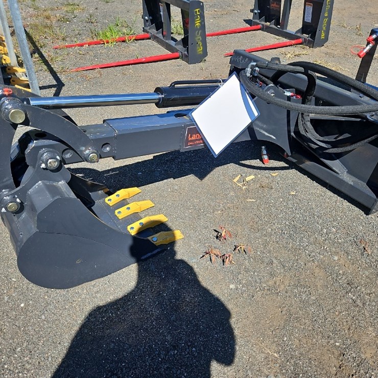 LANDHONOR BACKHOE ATTACHMENT