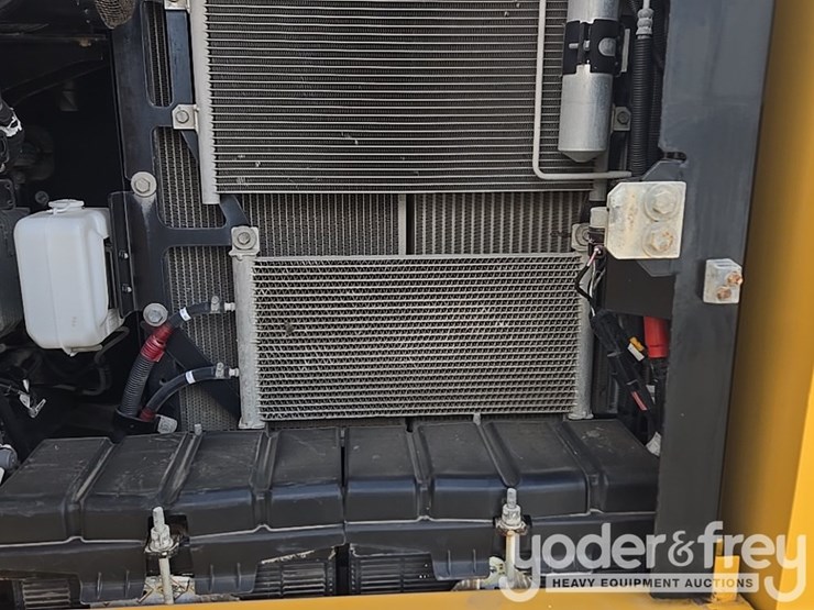 2022-deere-130g-image-41
