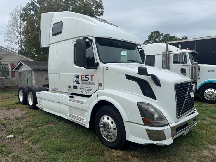 2013-volvo-vnl-sleeper---d13-diesel,-auto-trans-1,114,709-miles-showing---4v4nc9ejxdn565534-image-2