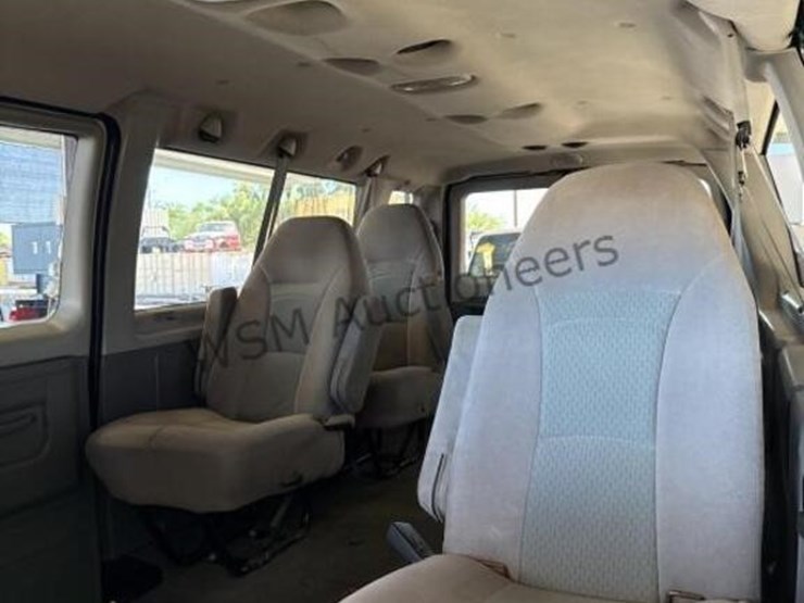 2009-ford-e350-image-24