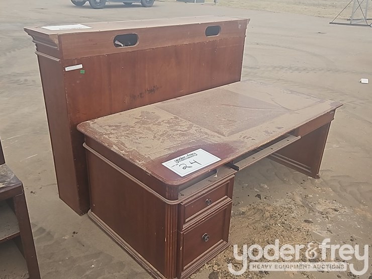office-desk-image-1