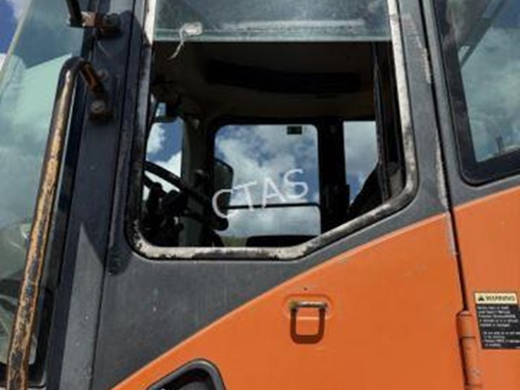 #220-•-doosan-wheel-loader-w/-bucket-image-27
