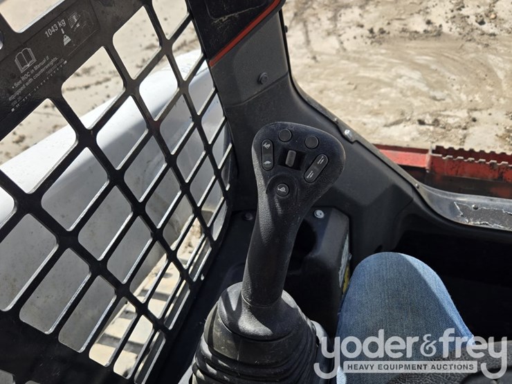2022-bobcat-t64-image-44