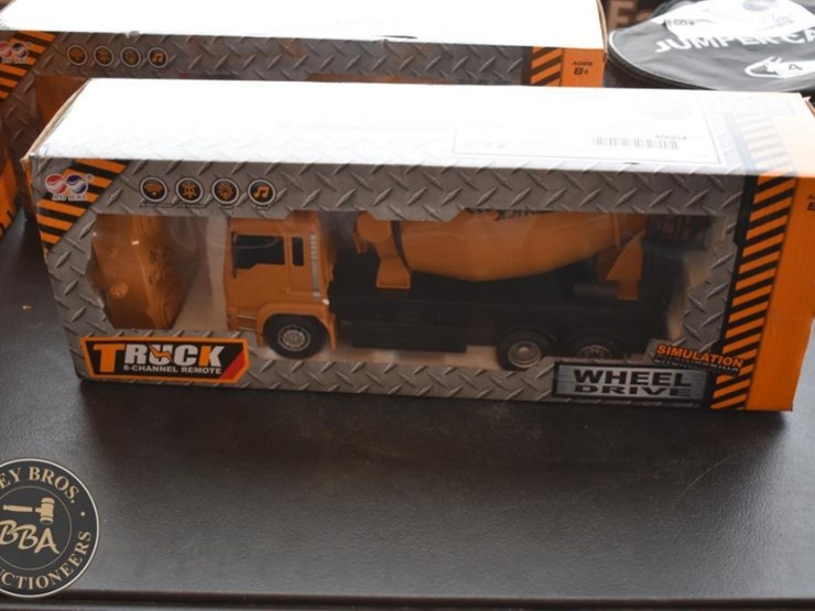 future-remote-controlled-cement-mixer-truck-image-1