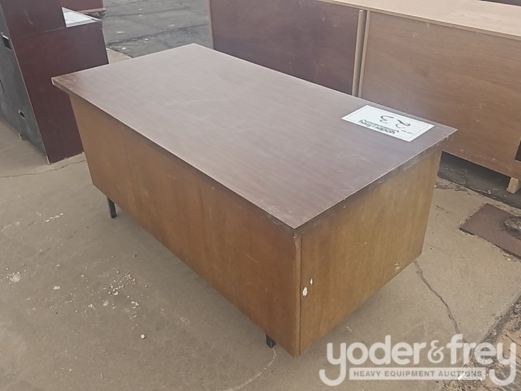 office-desk-image-3