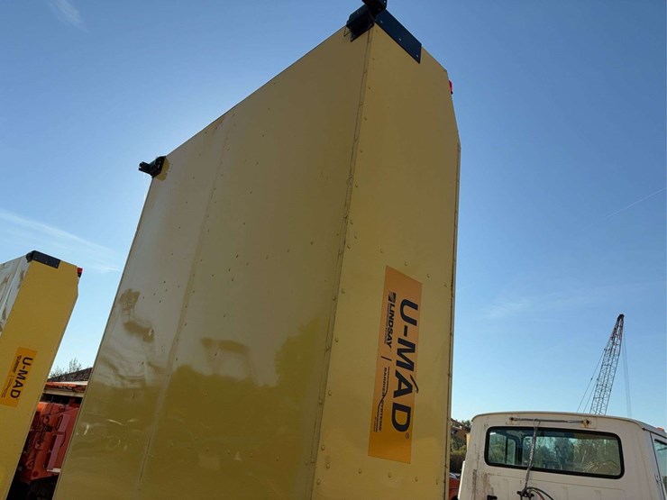 1997-ford-n-series-truck-with-truck-mounted-attenuator-(tma)-with-lindsay-barrier-systems-inc.-u-mad-cartridge-(crash-cushion)-image-12