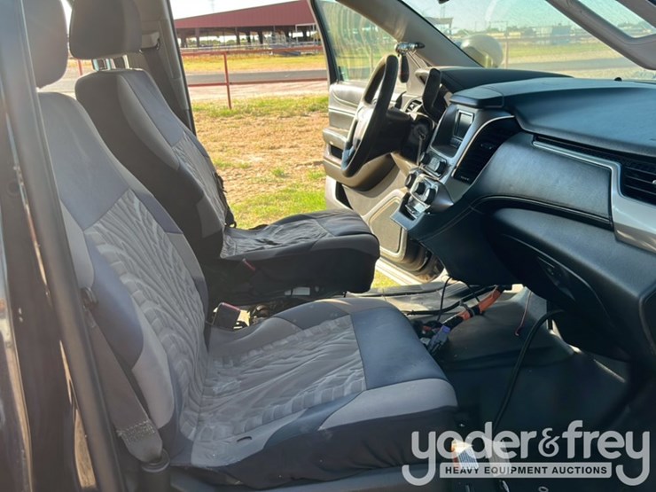 2015-chevrolet-tahoe-image-28