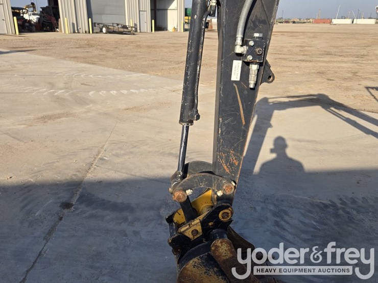 2022-deere-26g-image-25
