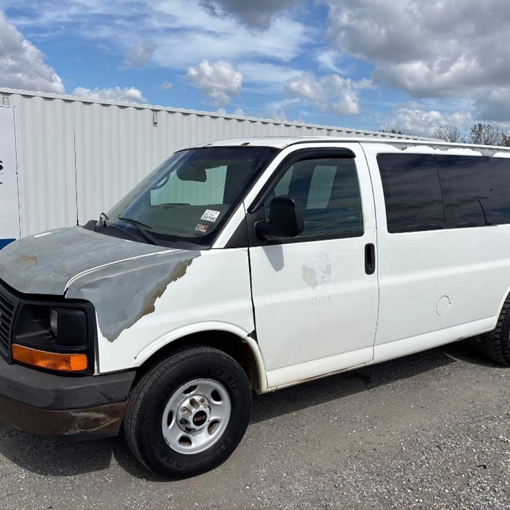 2011 GMC Savana Van