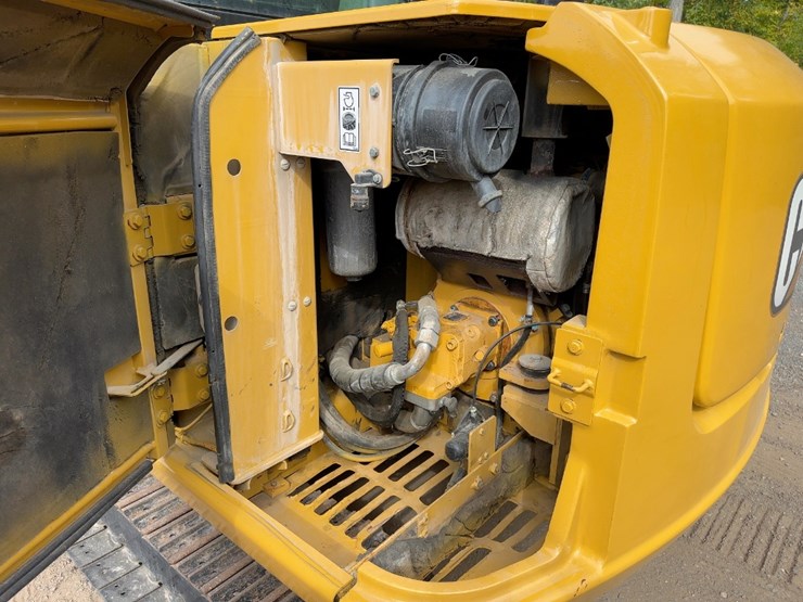 2021-caterpillar-305-image-34