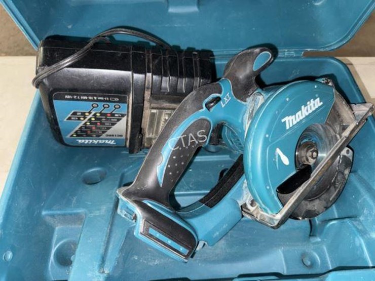 #26-•-makita-cordless-wood-saw-image-1