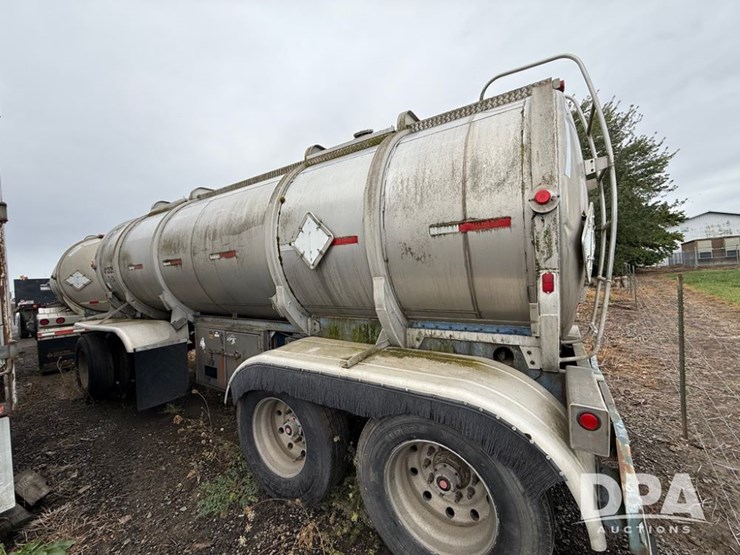 1965-beall-liquid-transport-trailer-(pz13939,-unit-44207)-image-2